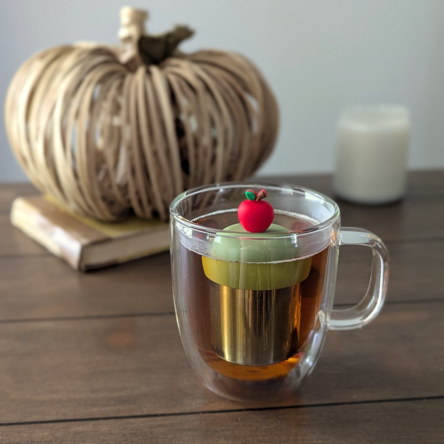 Red Apple | Floating Tea Infuser | Green Base | Red Apple