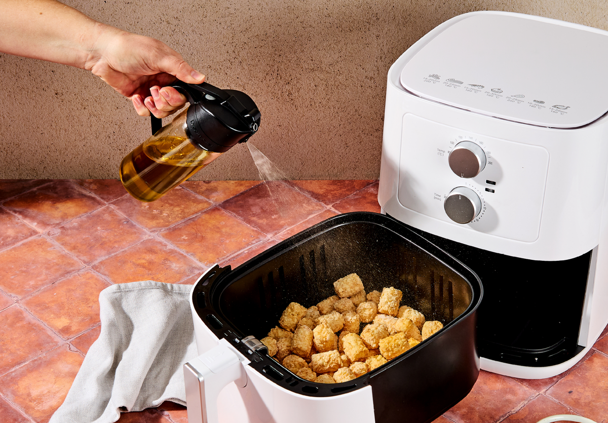Oileroo® - No Clog Oil Sprayer, Pourer and 1 Tbsp Doser: Black