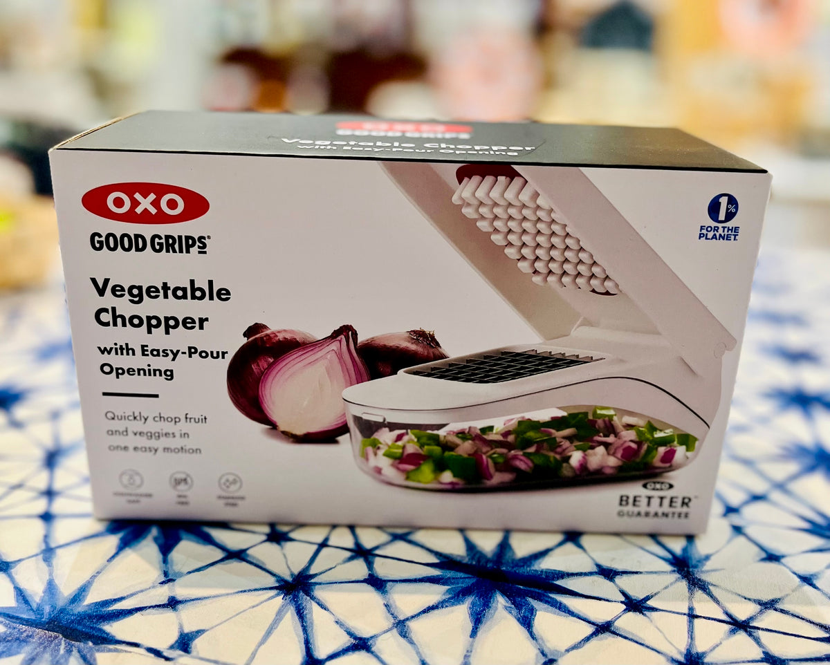 Vegetable Chopper with Easy-Pour Opening