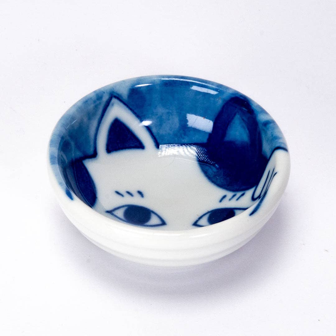 Fukamezara Lucky Cat Maneki Neko Porcelain Sauce Dish – 2.36 in. Round JP