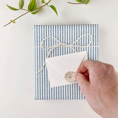 Daisy mini enclosure notecard